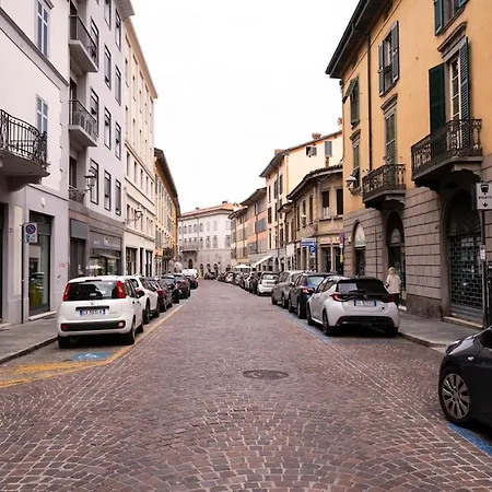 Enzina's Appartement Bergame