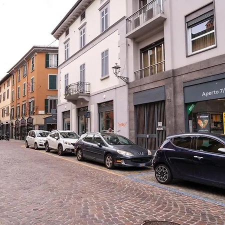 Enzina's Appartement Bergame